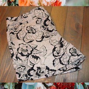 LOFT Cream & Black Floral Shorts – Size 8